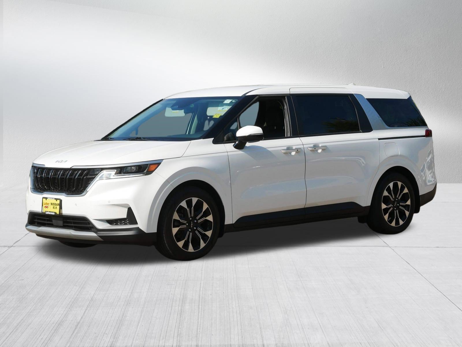 Certified 2024 Kia Carnival EX FWD image 3