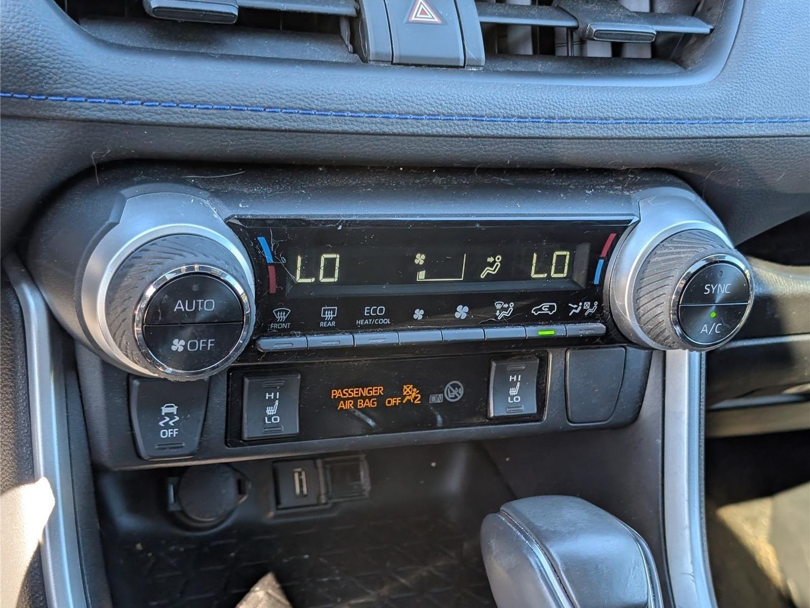 Used 2022 Toyota RAV4 SE w/ Convenience Package AWD/4WD image 28