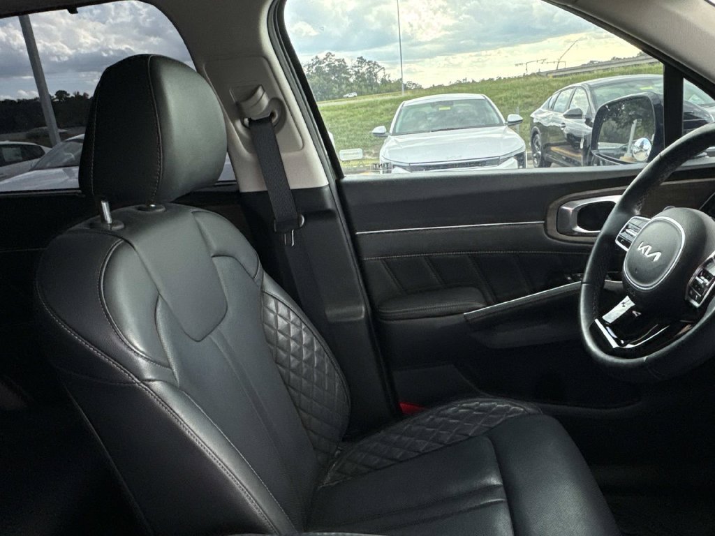 Used 2023 Kia Sorento SX Prestige AWD/4WD image 16