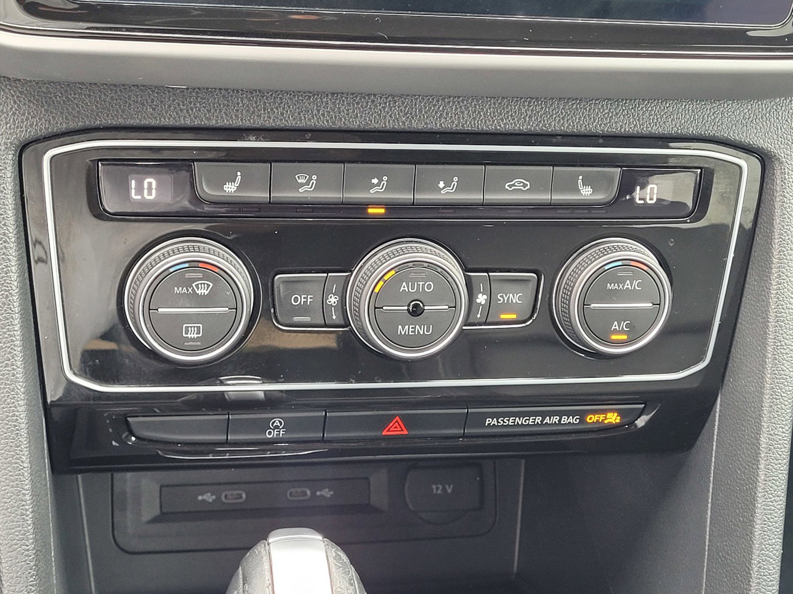 Used 2022 Volkswagen Atlas Cross Sport SE image 24