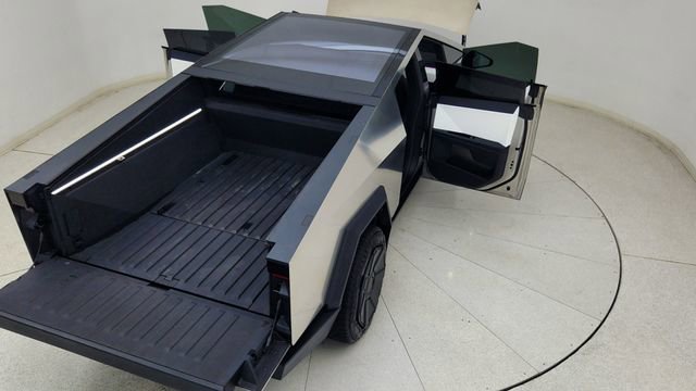 Used 2024 Tesla Cybertruck AWD Crew Cab image 82