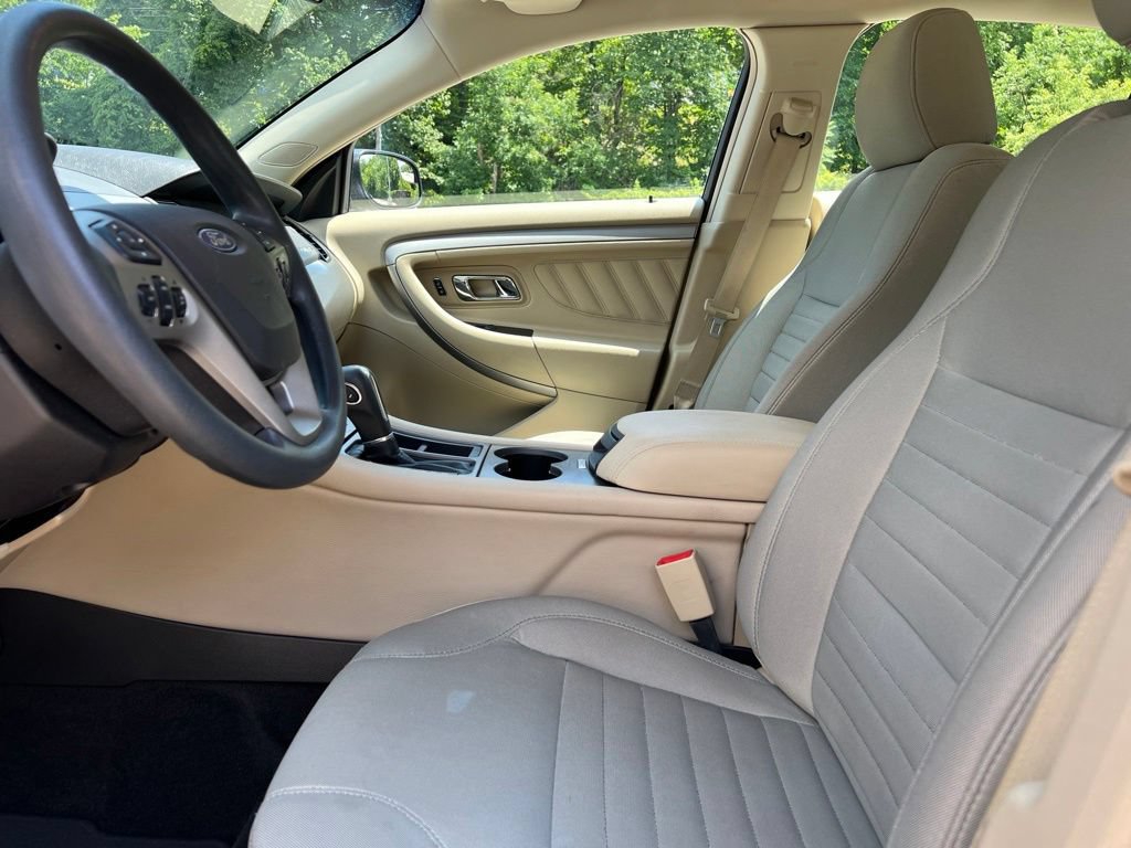 Used 2016 Ford Taurus SE FWD image 21