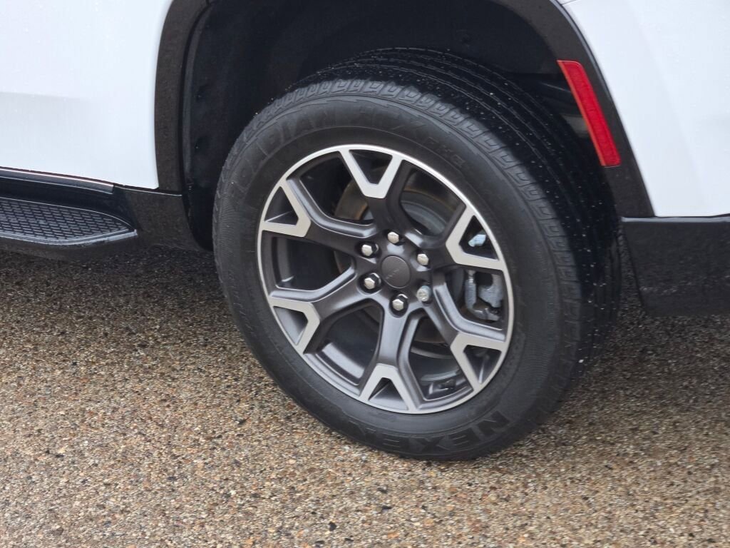 Used 2023 Jeep Wagoneer Series III w/ Preferred Equipment Group image 15