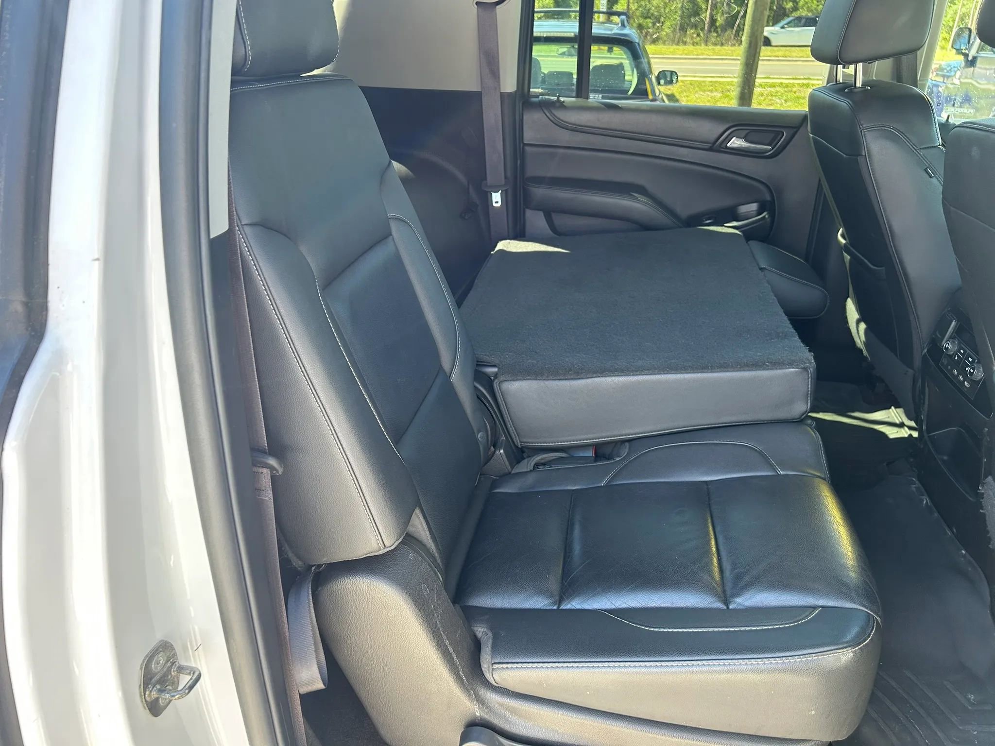 Used 2017 Chevrolet Suburban LT RWD image 16