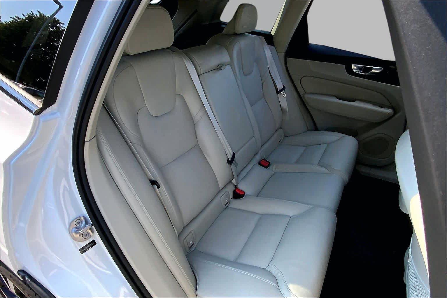 Used 2024 Volvo XC60 B5 Ultimate w/ Protection Package Premier AWD/4WD image 20