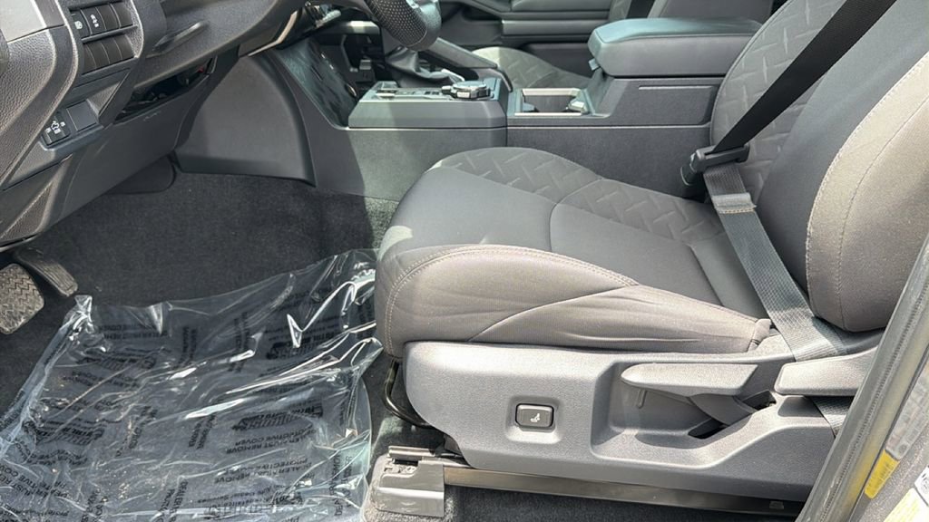 Certified 2025 Toyota Tacoma SR5 AWD/4WD image 9