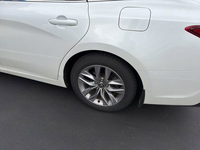 Used 2022 Toyota Avalon XLE FWD image 7