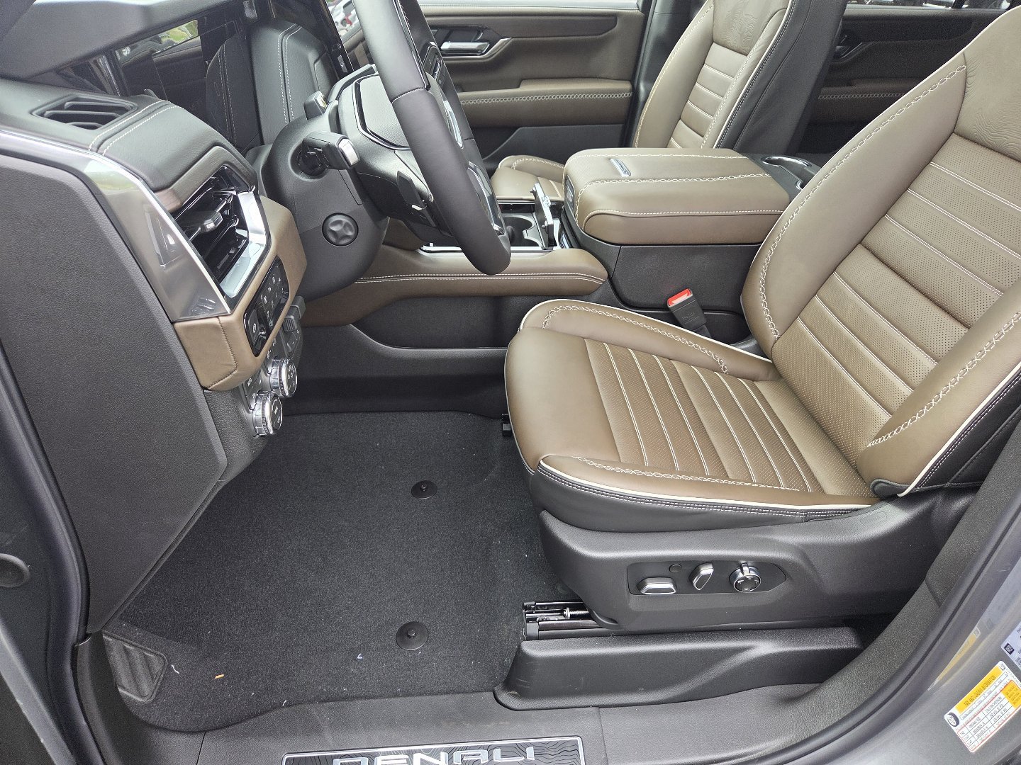 New 2027 GMC Yukon XL Denali Ultimate w/ LPO, Floor Liner Package AWD/4WD image 31