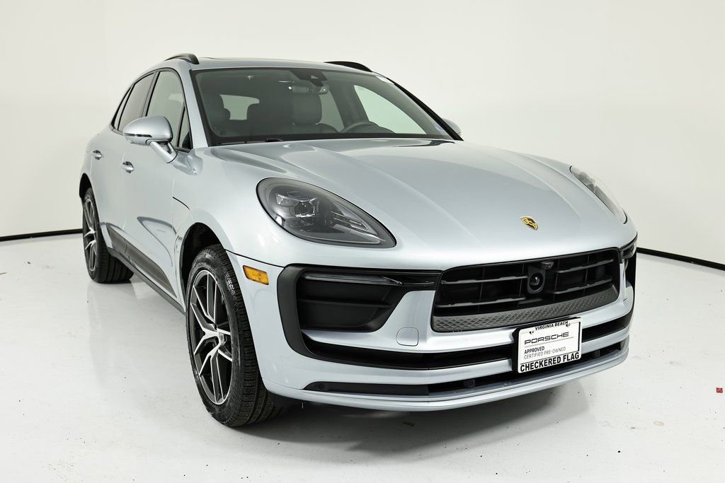 Certified 2025 Porsche Macan image 9