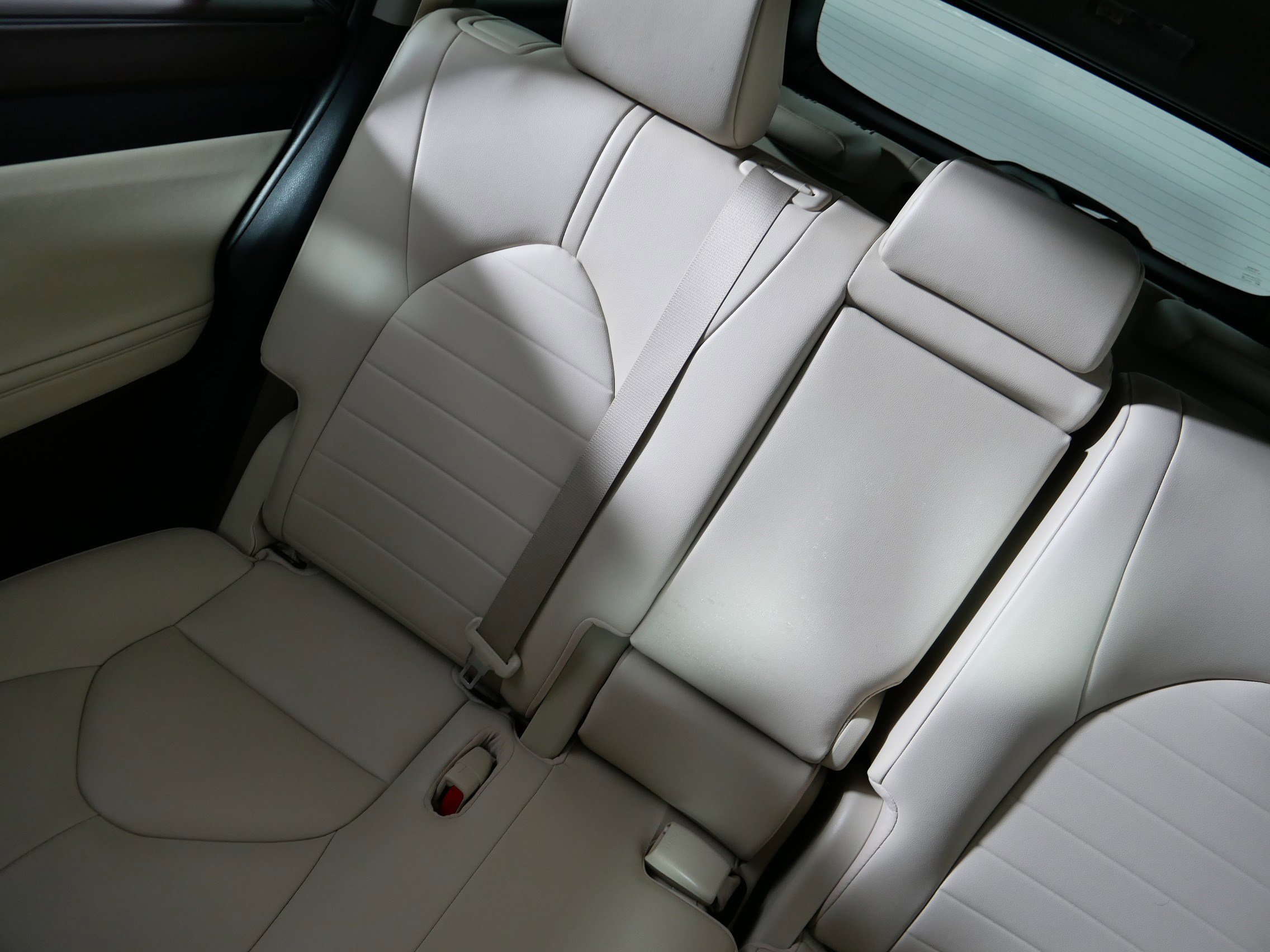Used 2022 Toyota Highlander XLE AWD/4WD image 12