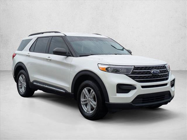 Used 2022 Ford Explorer XLT AWD/4WD image 3