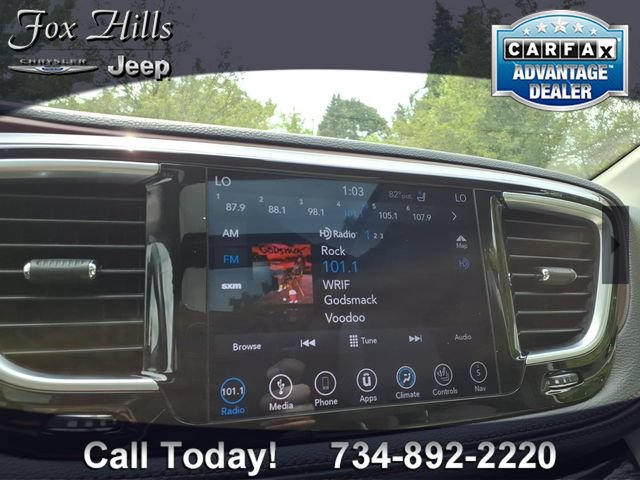 Used 2019 Chrysler Pacifica Limited w/ Tire & Wheel Group FWD image 21