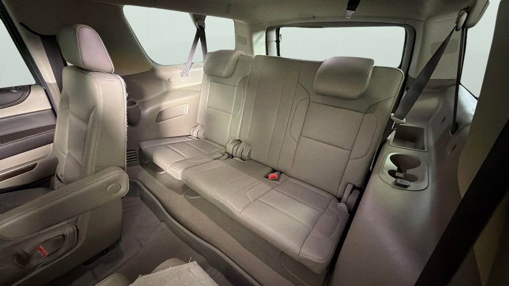 Used 2019 Chevrolet Suburban LT w/ Luxury Package RWD image 31