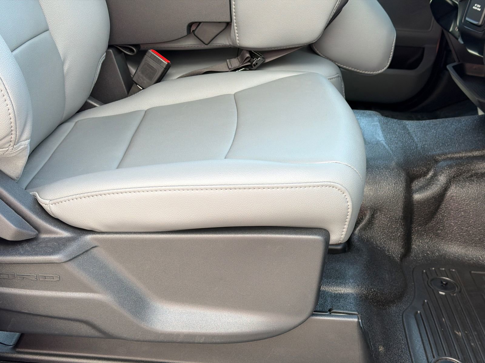 New 2026 Ford F250 XL w/ XL Chrome Package image 15