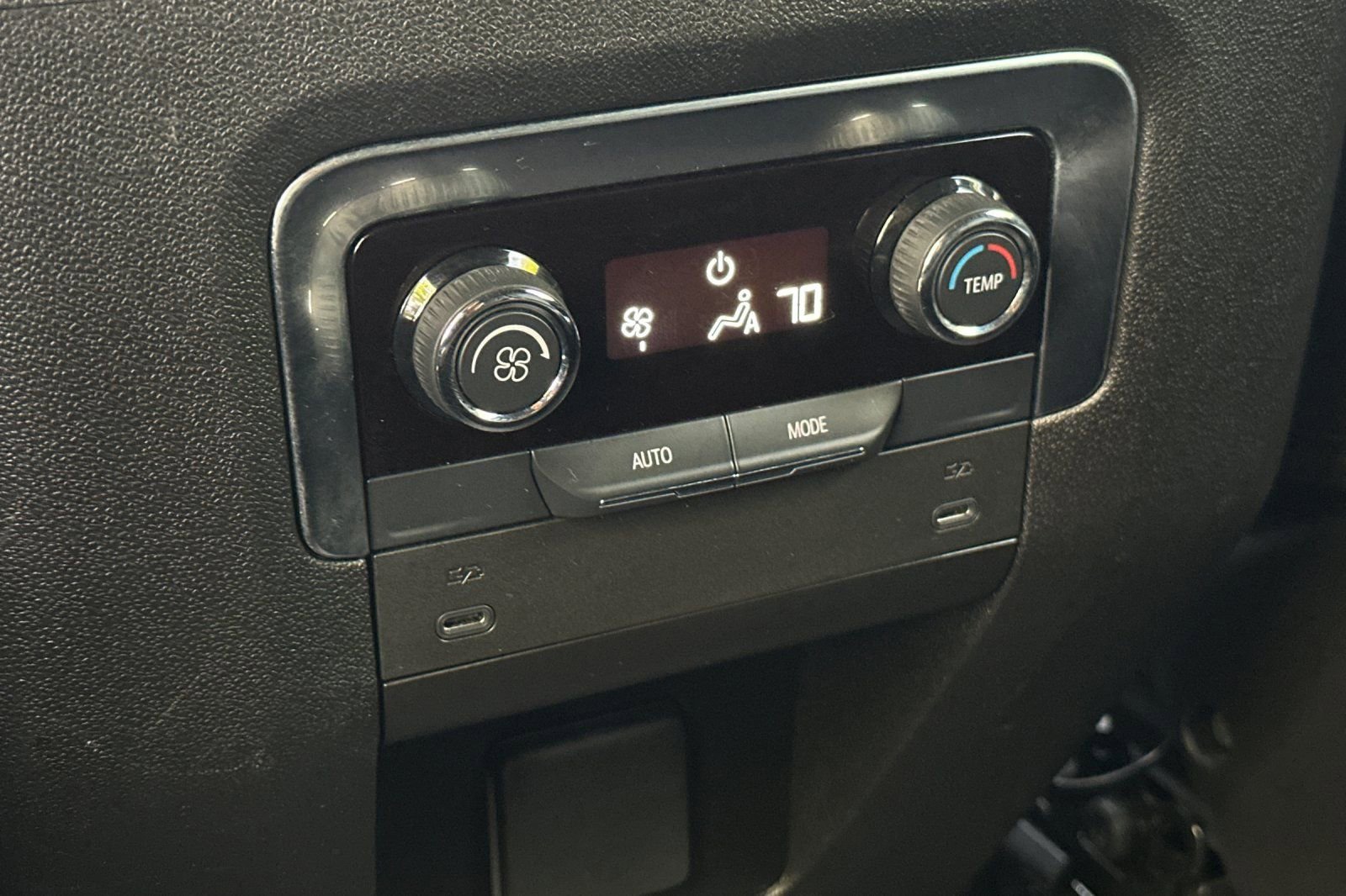 Used 2025 Chevrolet Tahoe LT AWD/4WD image 17