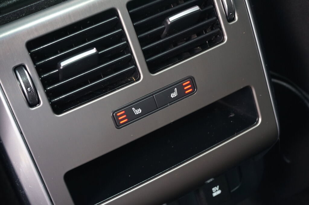 Used 2018 Land Rover Range Rover Sport SE AWD/4WD image 17