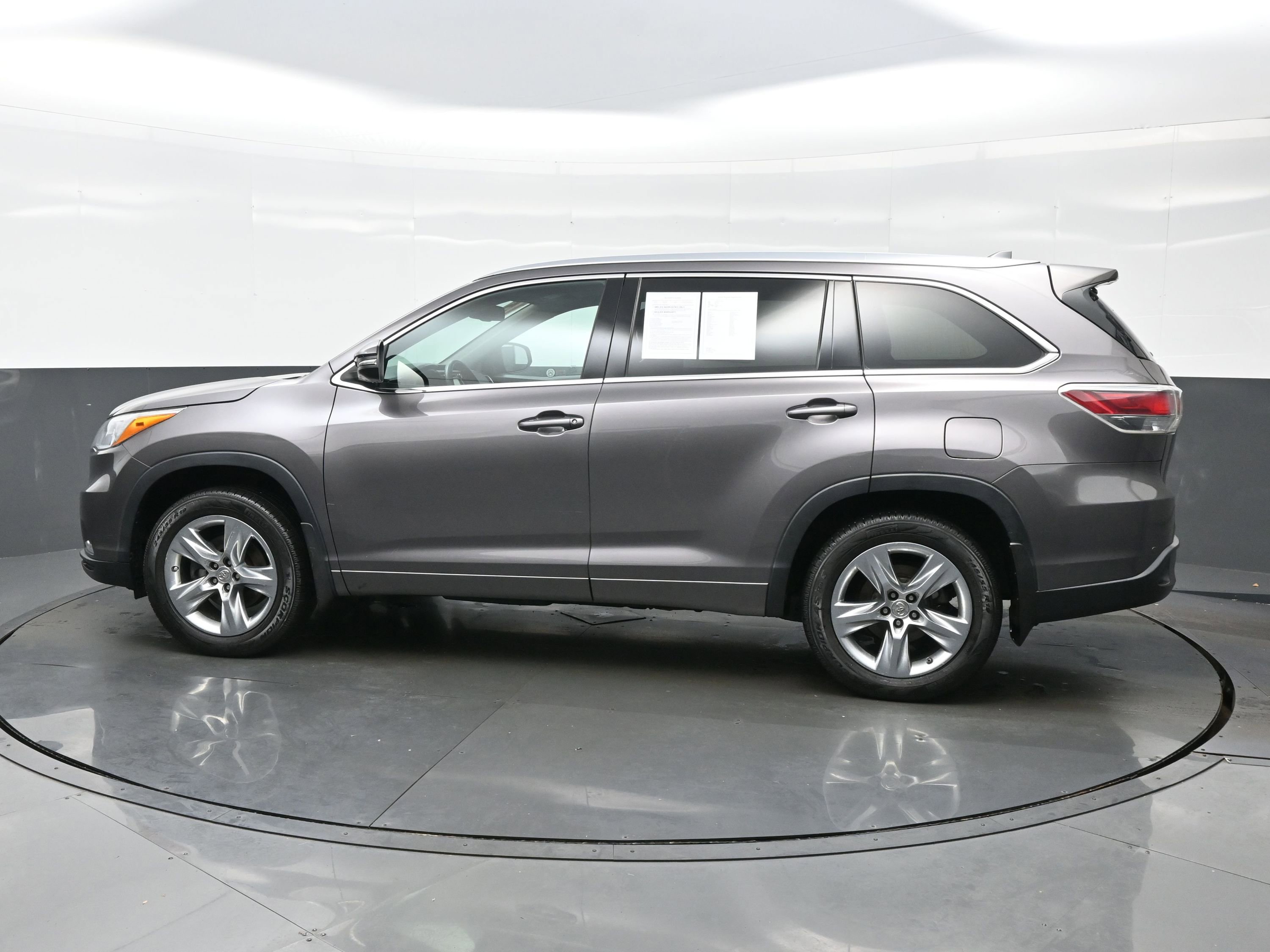 Used 2015 Toyota Highlander Limited image 3