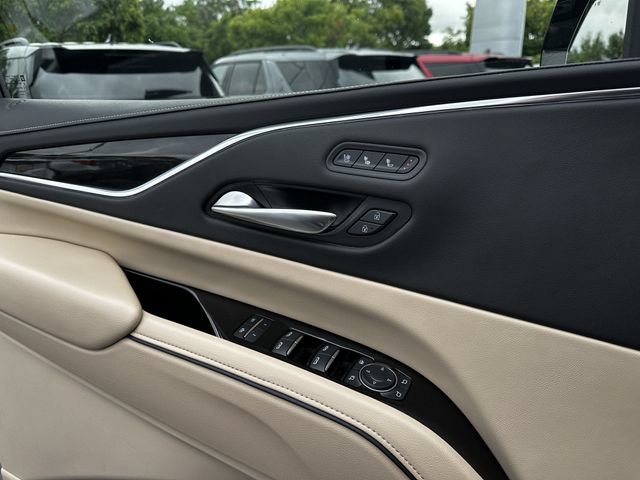 Used 2024 Cadillac Escalade Premium Luxury AWD/4WD image 31