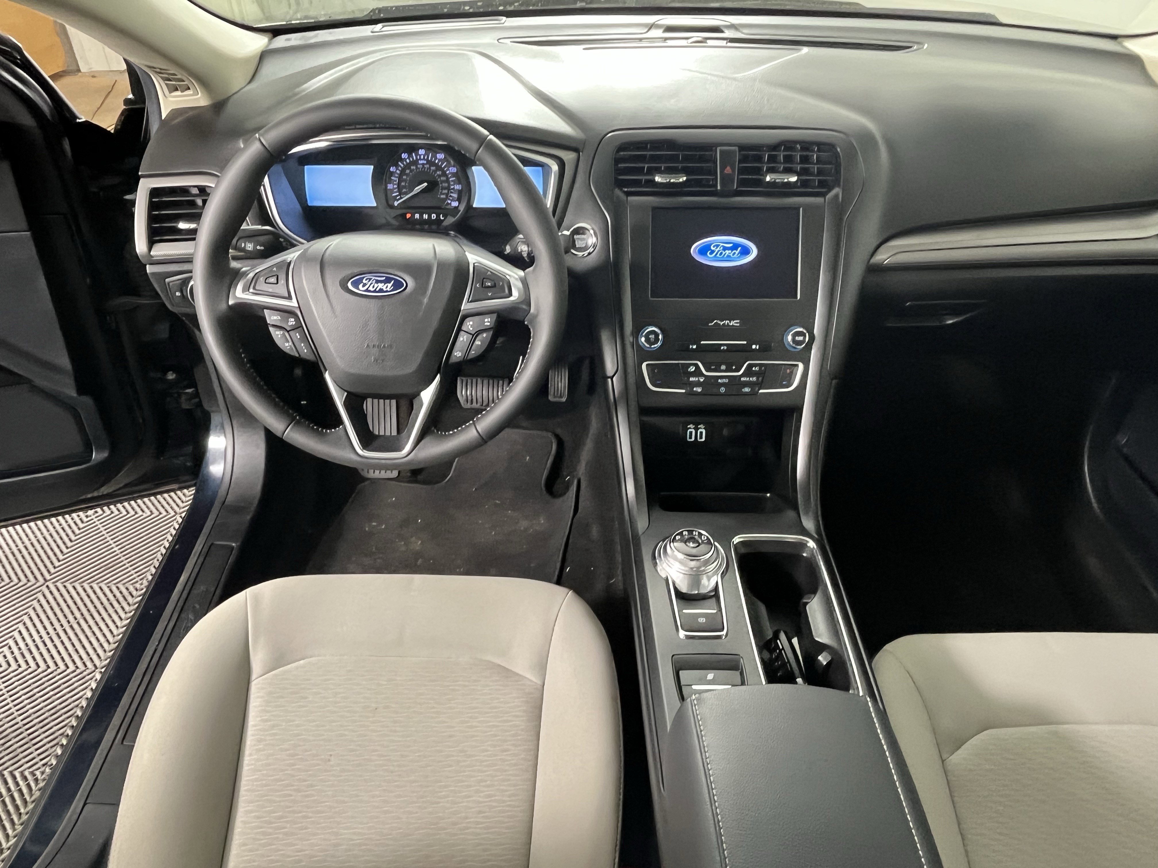 Used 2020 Ford Fusion SE w/ Equipment Group 151A image 11