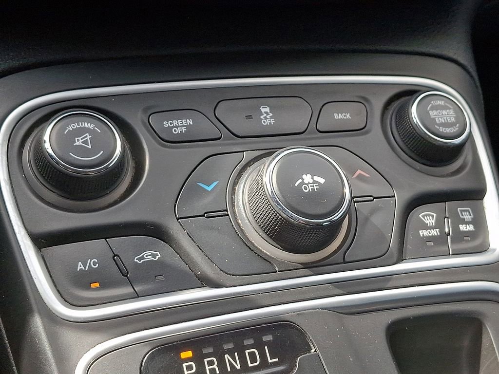 Used 2015 Chrysler 200 Limited w/ Convenience Group image 15