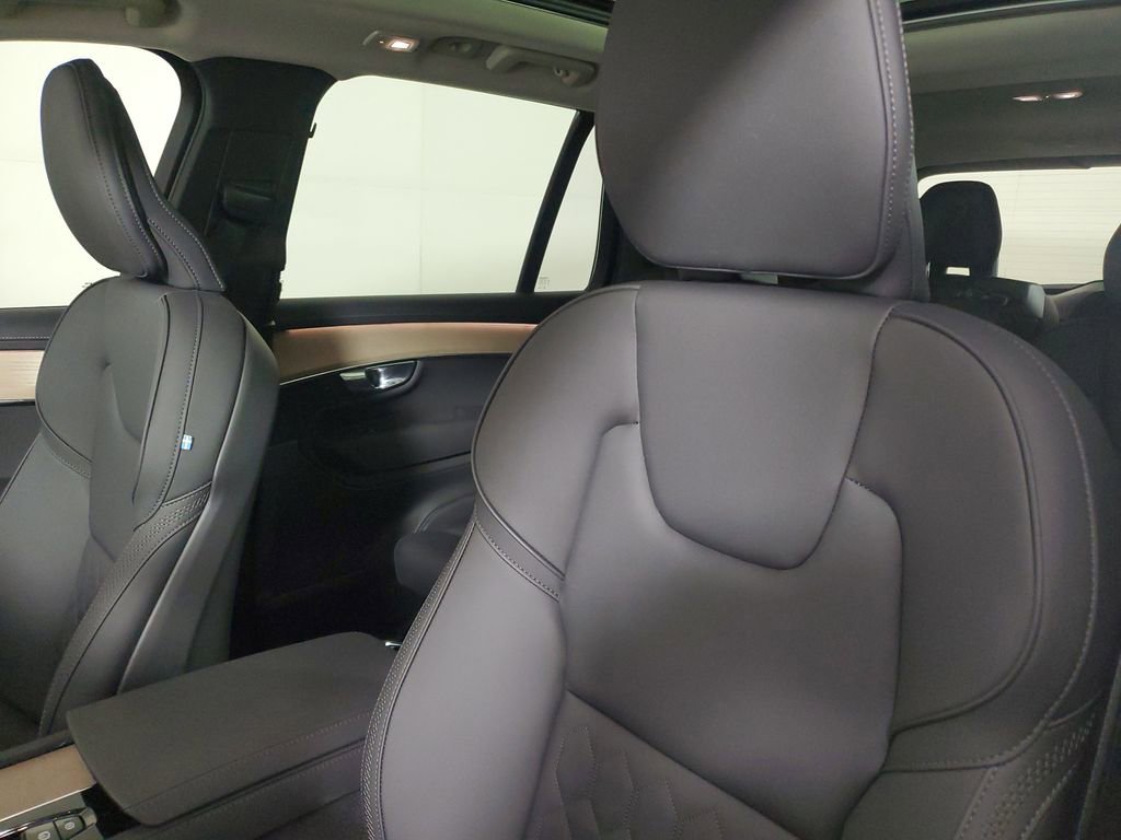 Certified 2025 Volvo XC90 B6 Core w/ Climate Package image 27