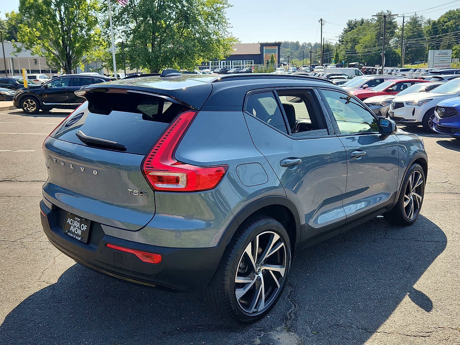 Used 2022 Volvo XC40 T5 R-Design w/ Climate Package AWD/4WD image 5