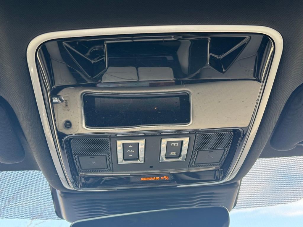 Used 2021 Land Rover Range Rover Velar R-Dynamic S image 16