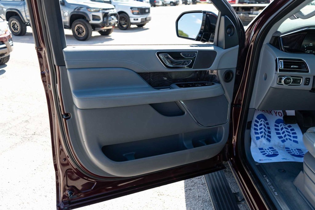 Used 2021 Lincoln Navigator L Reserve image 12