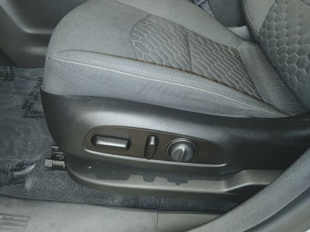 Used 2020 Chevrolet Equinox LT AWD/4WD image 17