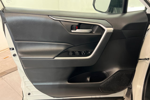 Used 2025 Toyota RAV4 XLE AWD/4WD image 15