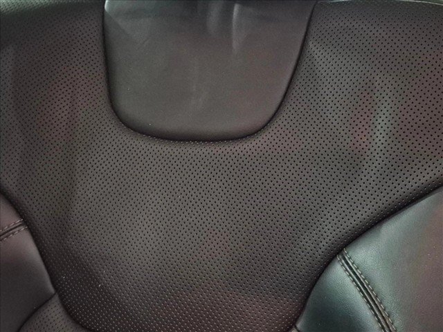 Used 2019 Jeep Cherokee Limited FWD image 12