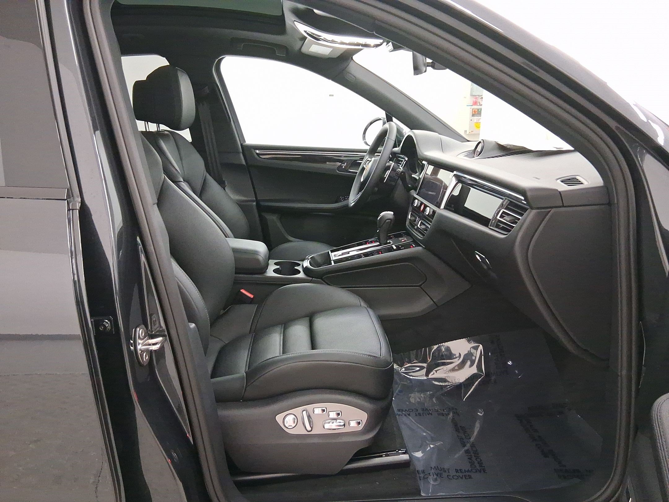 Used 2026 Porsche Macan AWD/4WD image 36