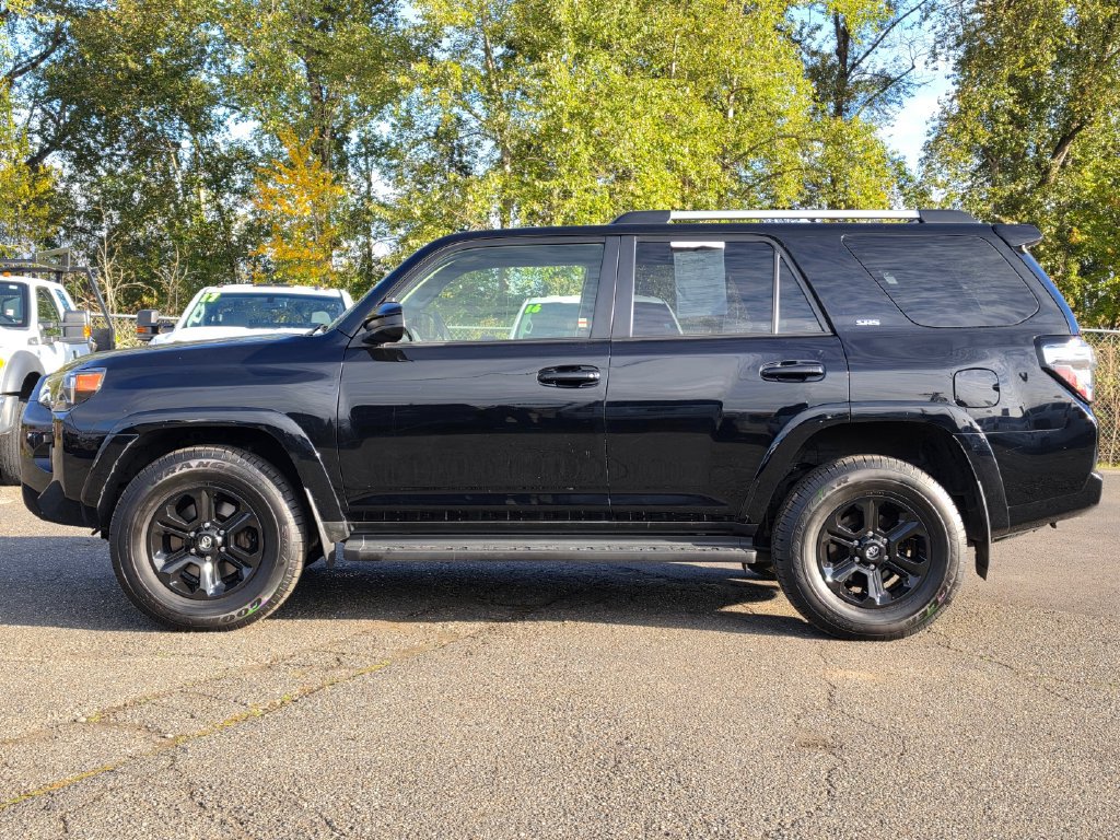 Used 2022 Toyota 4Runner SR5 AWD/4WD image 3