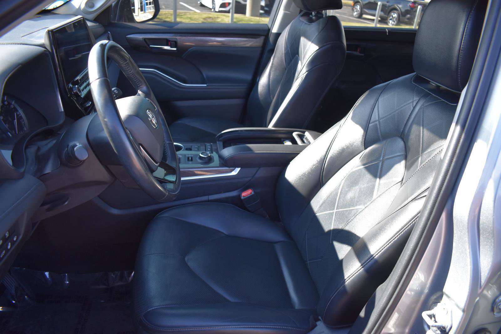 Used 2021 Toyota Highlander Platinum image 26