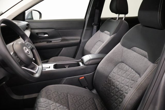 Used 2025 Nissan Kicks SV w/ Illumination Package FWD image 12