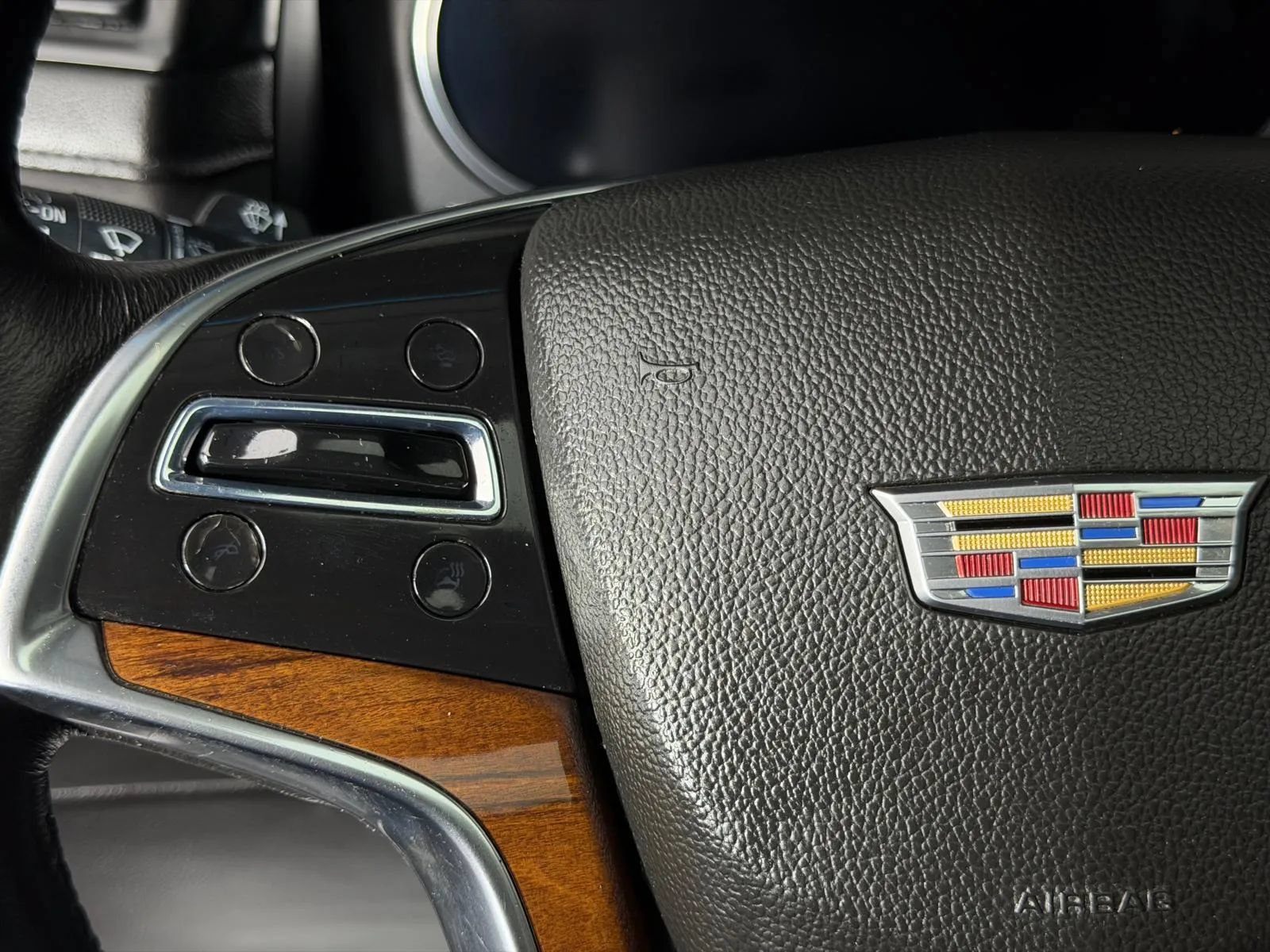 Used 2016 Cadillac Escalade ESV Luxury RWD image 37