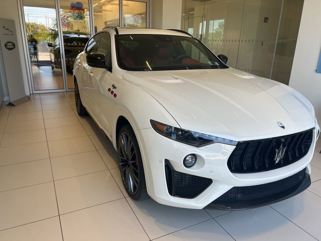 Used 2022 Maserati Levante Trofeo image 18