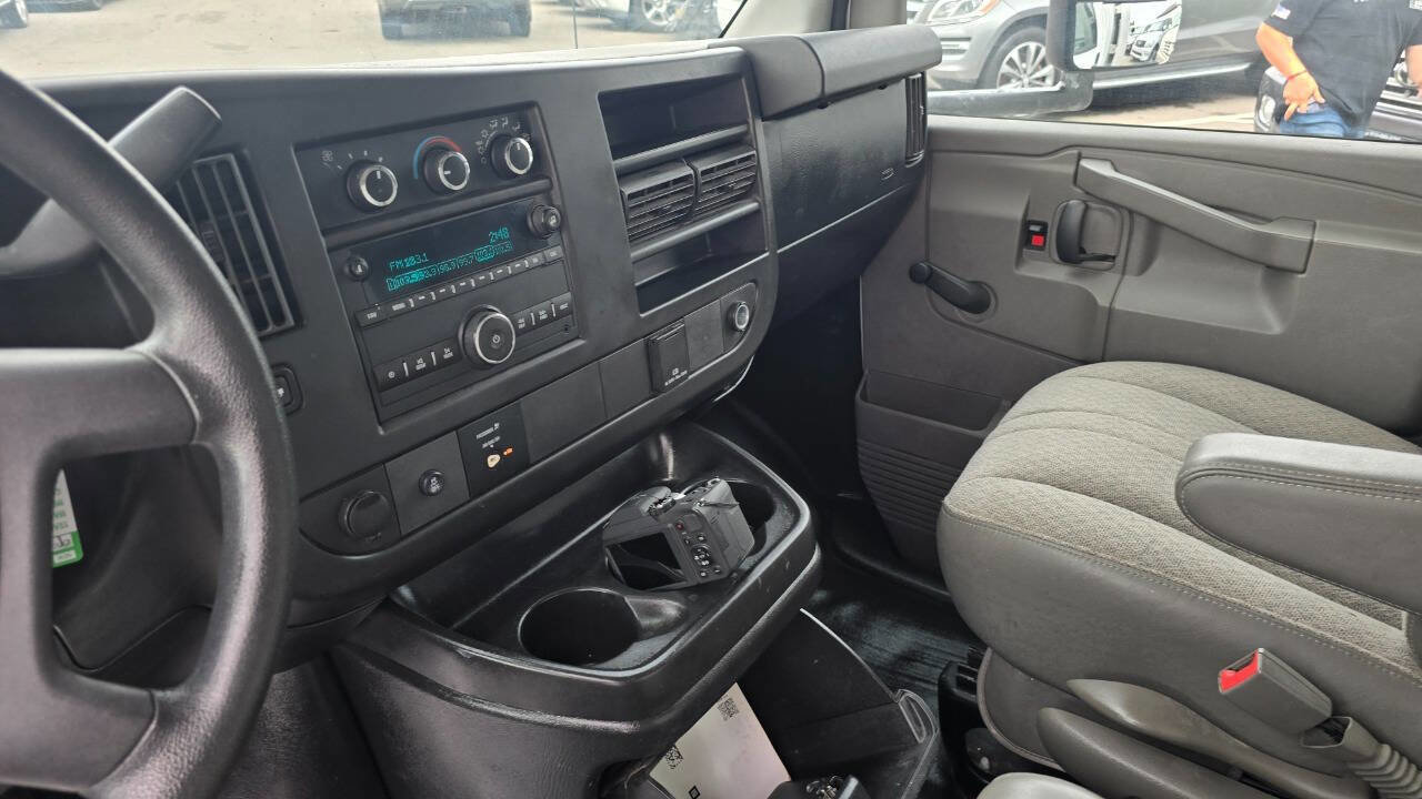 Used 2017 Chevrolet Express 3500 w/ Chrome Appearance Package image 60