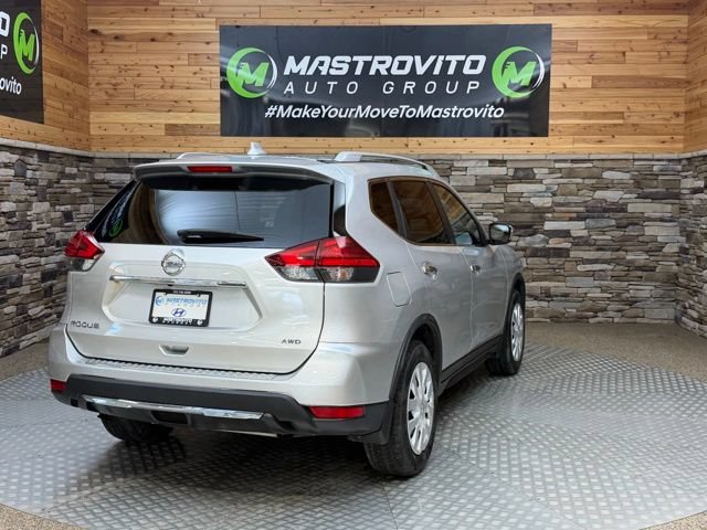 Used 2017 Nissan Rogue S w/ S Appearance Package AWD/4WD image 10