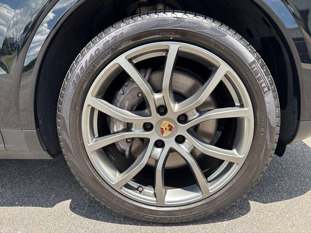 Used 2023 Porsche Cayenne Platinum Edition AWD/4WD image 46