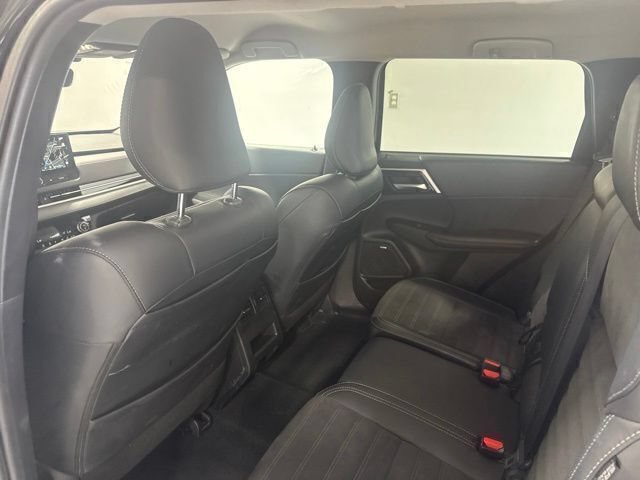 Used 2025 Mitsubishi Outlander SE FWD image 18