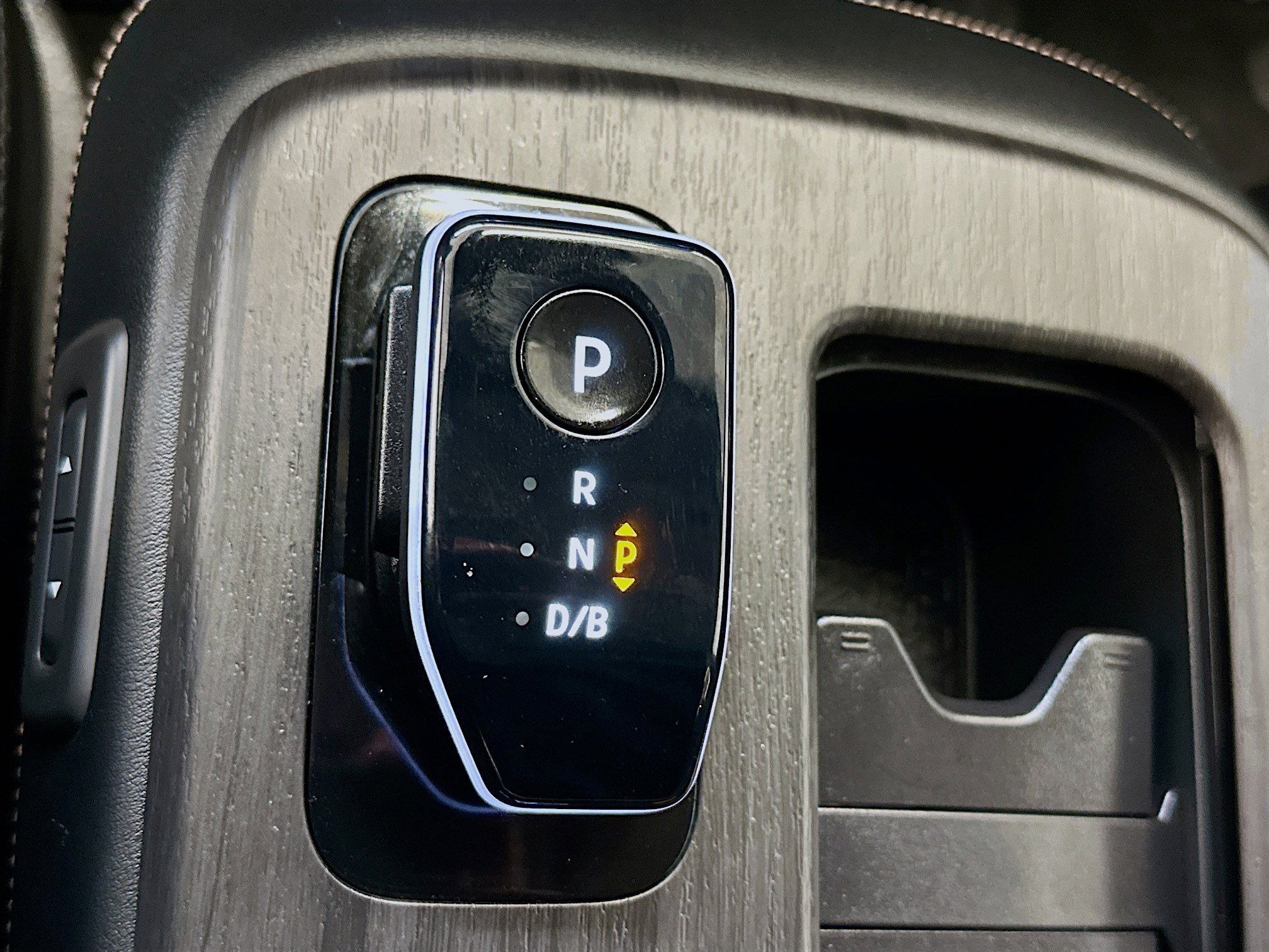 Used 2024 Nissan Ariya AWD image 25