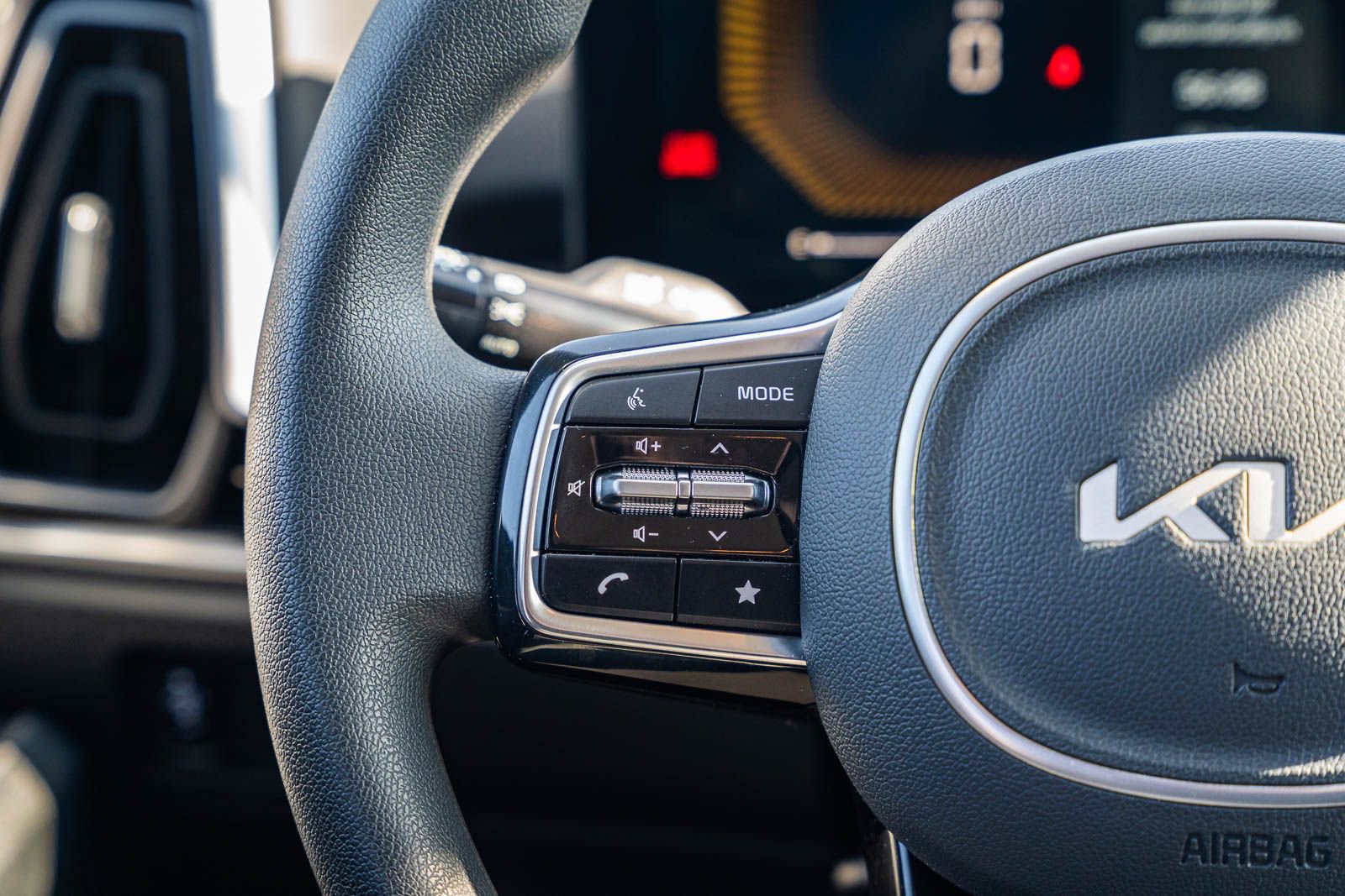 Used 2025 Kia Sorento LX image 27