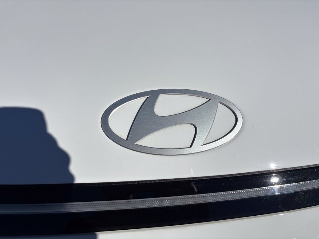 Certified 2025 Hyundai Kona Limited AWD/4WD image 9