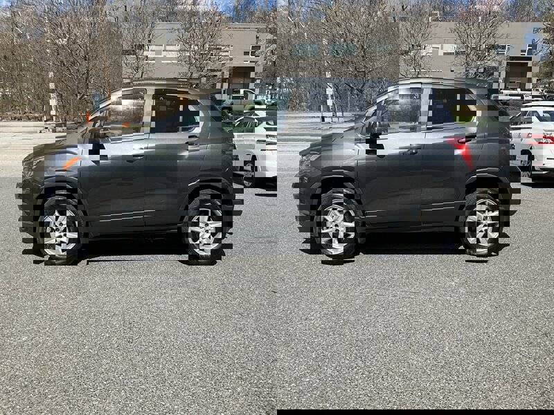 Used 2020 Chevrolet Trax LS w/ Tint and Cruise Package AWD/4WD image 8