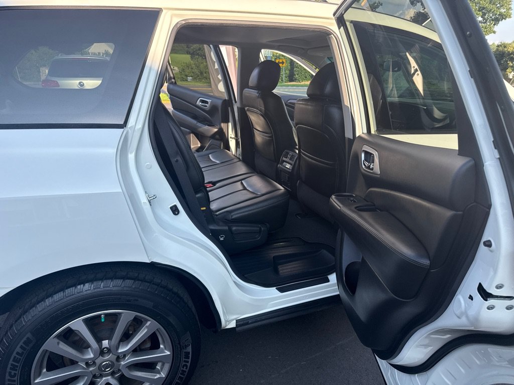 Used 2016 Nissan Pathfinder SL w/ SL Premium Package AWD/4WD image 12