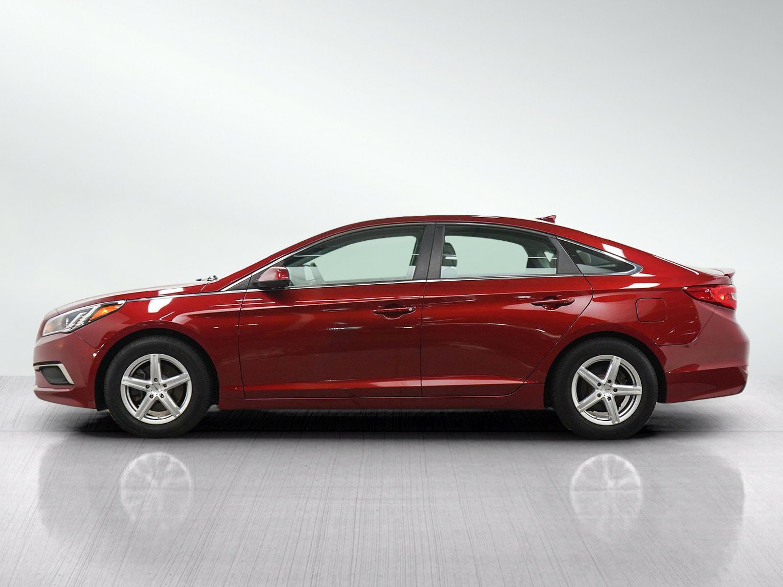 Used 2016 Hyundai Sonata SE FWD image 2