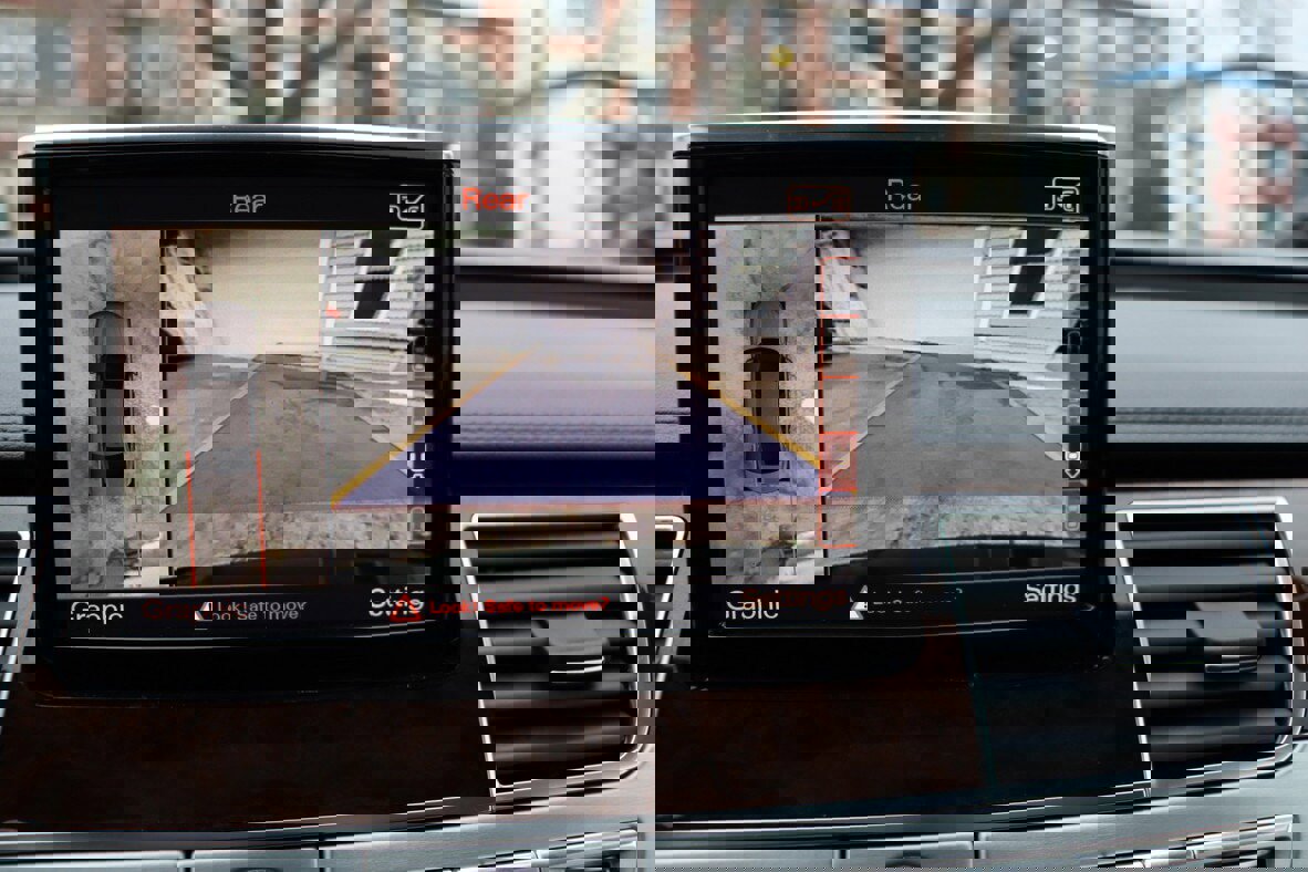 Used 2015 Audi A8 4.0T w/ Luxury Package image 9