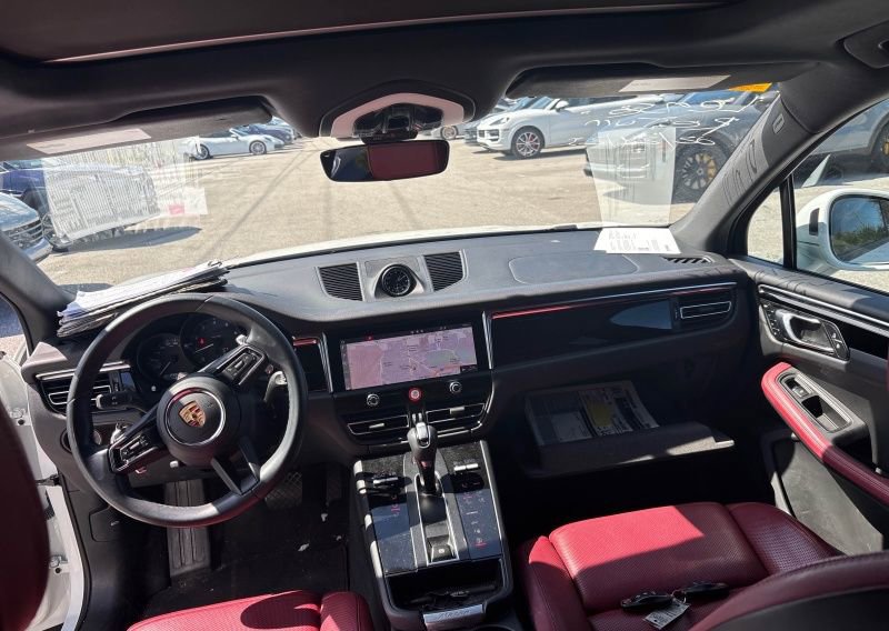 Used 2023 Porsche Macan Turbo image 5