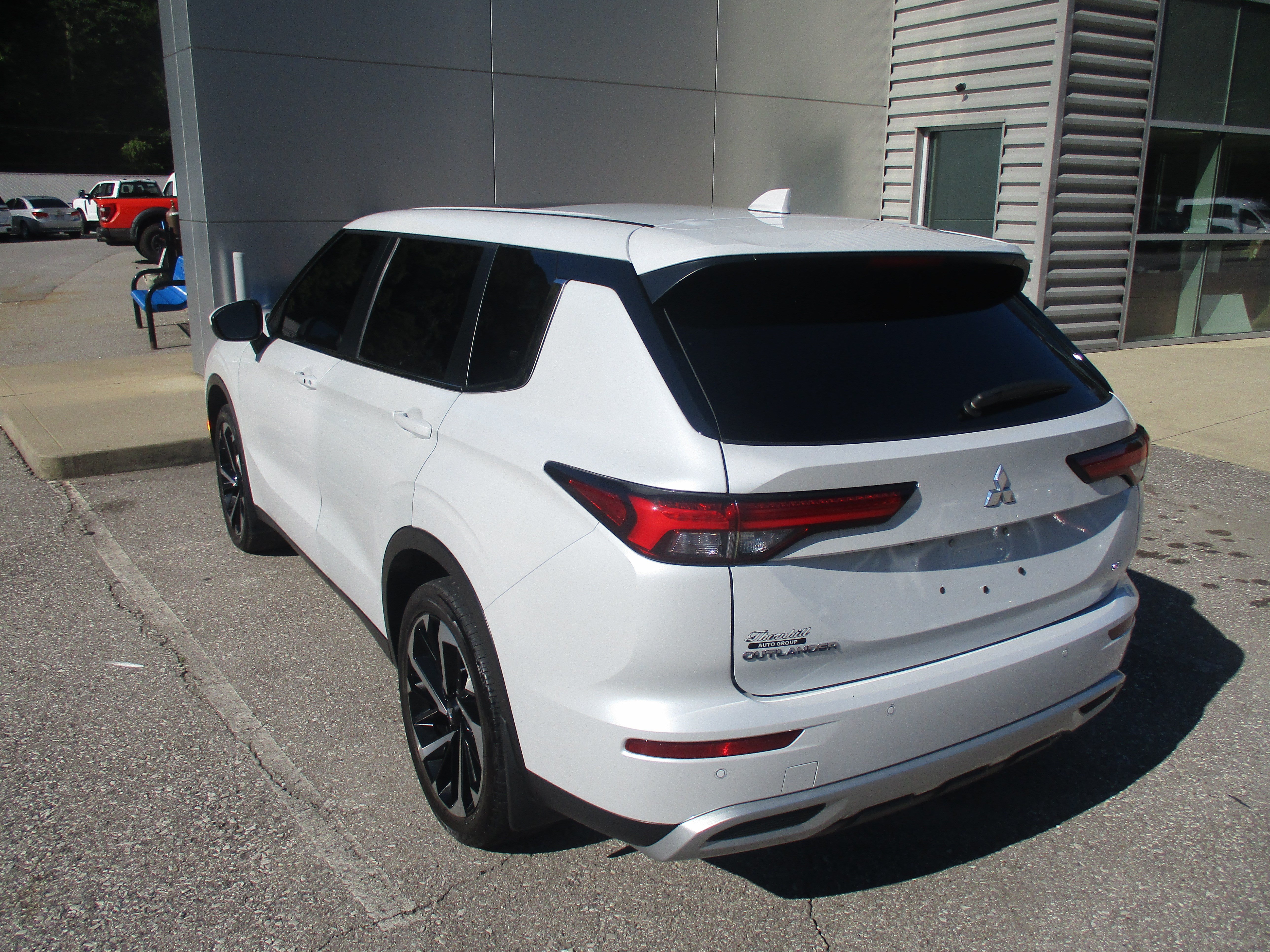 Used 2023 Mitsubishi Outlander SE AWD/4WD image 6